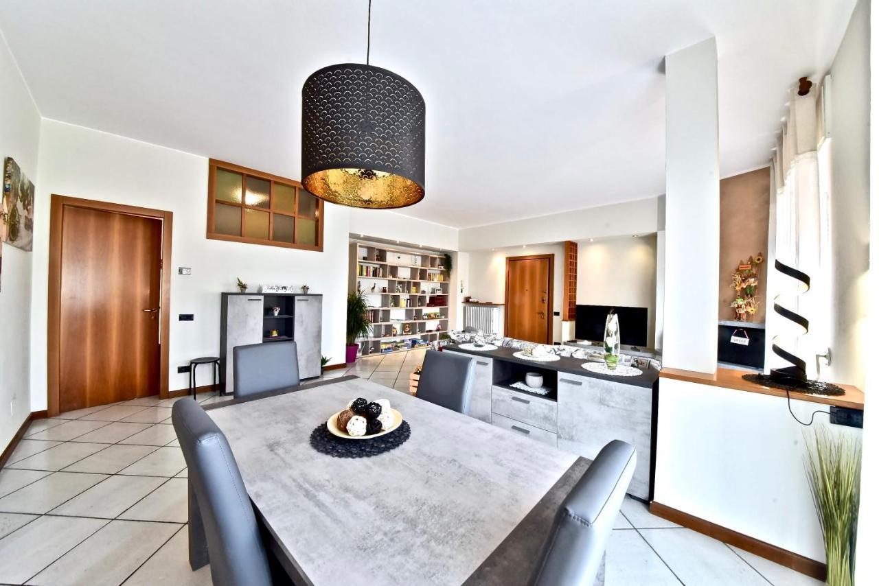 Modern Apartment Halfway Between Milan And Como Cogliate Exterior foto