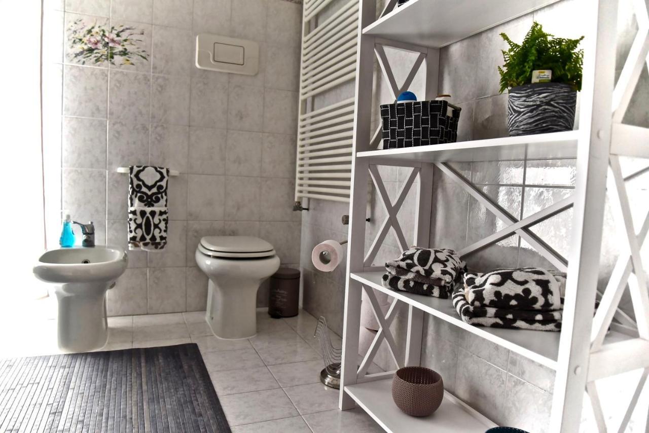 Modern Apartment Halfway Between Milan And Como Cogliate Exterior foto